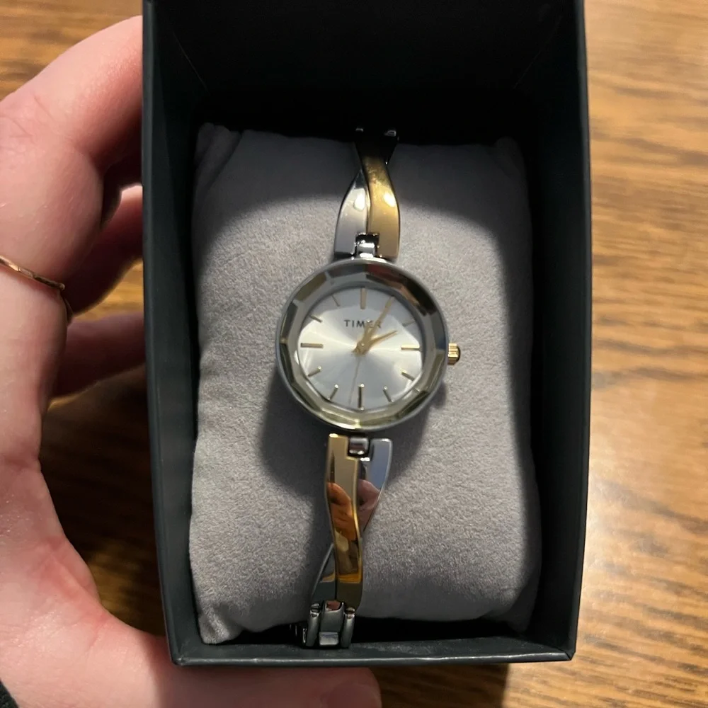 NIB Timex Gold and Silver Ladies Classic Watch ⌚️ - Picture 1 of 5